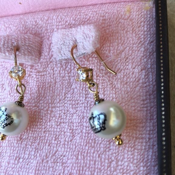 Juicy Couture Vintage Crystal Crown Pearl Drop Earrings IOB EUC - Picture 4 of 8